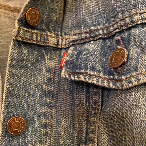 Levi’s Ladies Trucker Style Jean Jacket - Picture 2 of 12